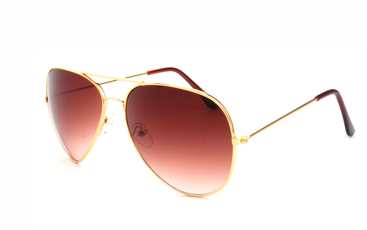 Pilot sunglasses in gold