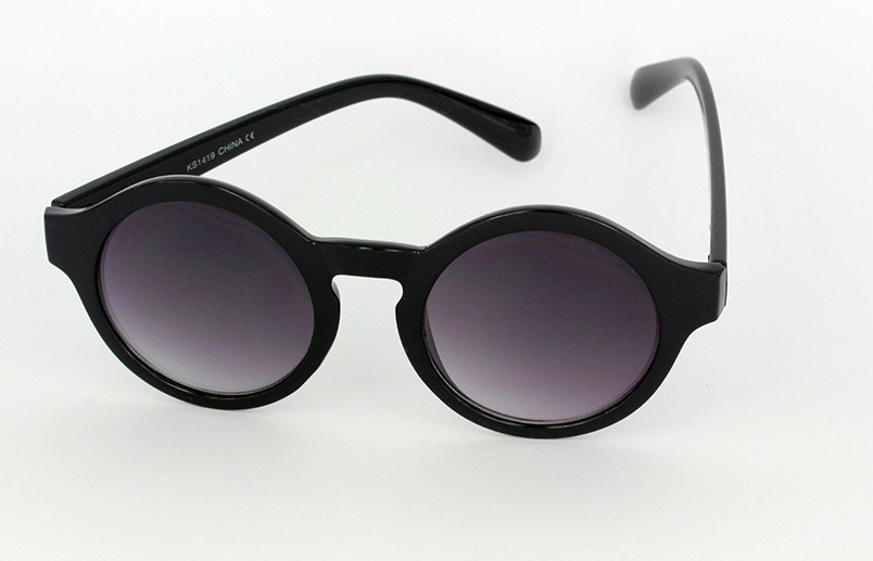 Round modern matte black sunglasses in modern design