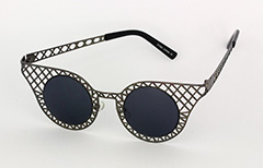Lovely black metal grid sunglasses in cateye design