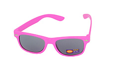 Kids sunglasses in pink wayfarer look