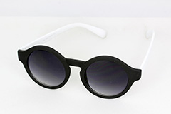 Matte black round sunglasses