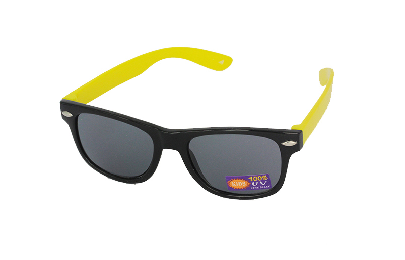 Sunglasses for children in black with yellow arms