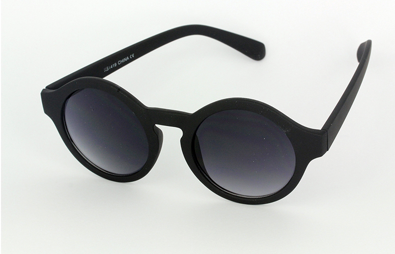 Round modern black sunglasses in modern design