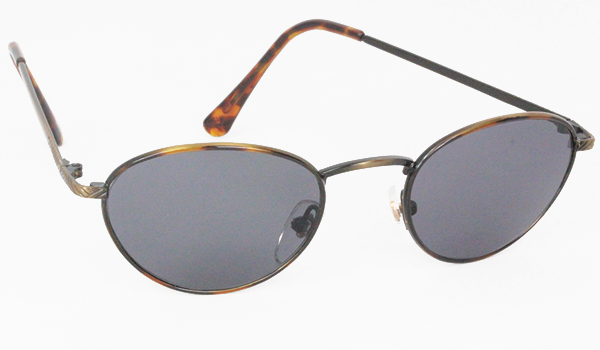 Oval modern sunglasses with grey lenses